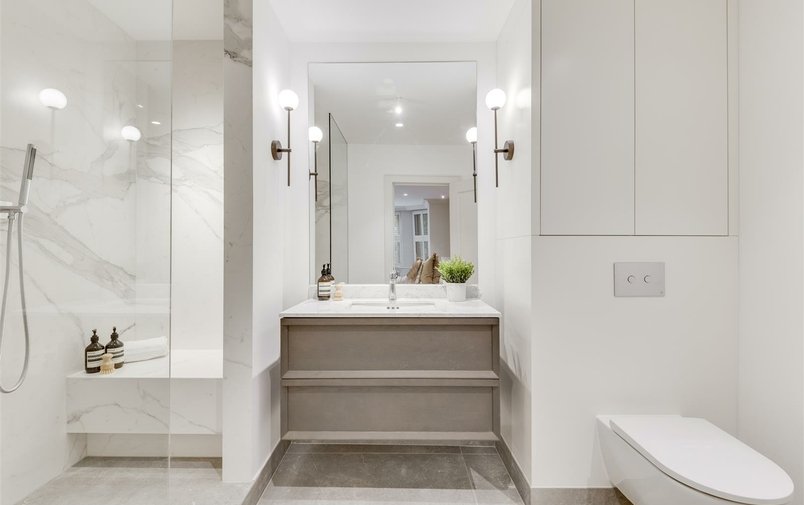 Flat for sale in Belsize Grove, Belsize Park