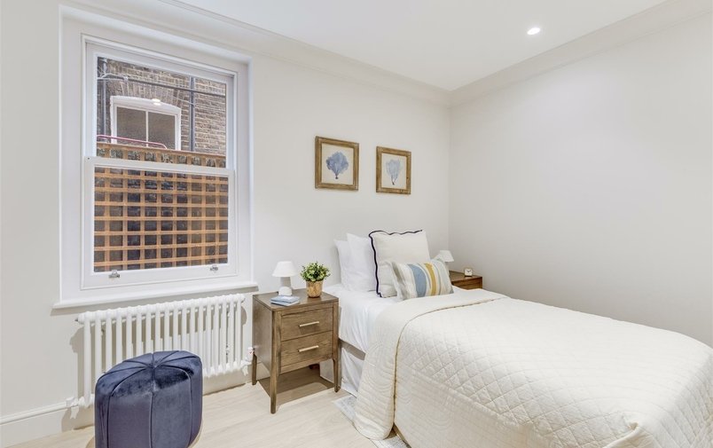 Flat for sale in Belsize Grove, Belsize Park