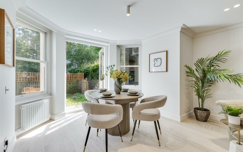 Flat for sale in Belsize Grove, Belsize Park