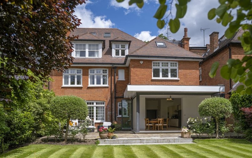House for sale in Bracknell Gardens, Hampstead