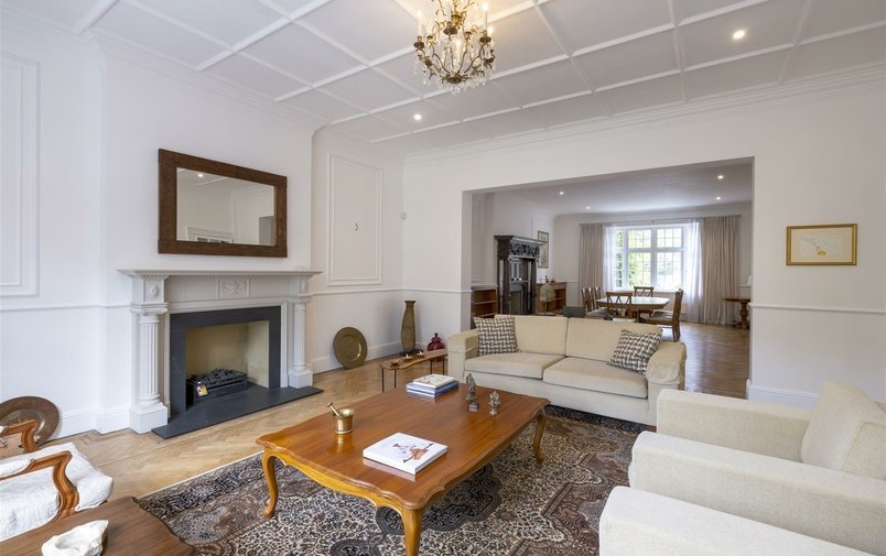 House for sale in Bracknell Gardens, Hampstead