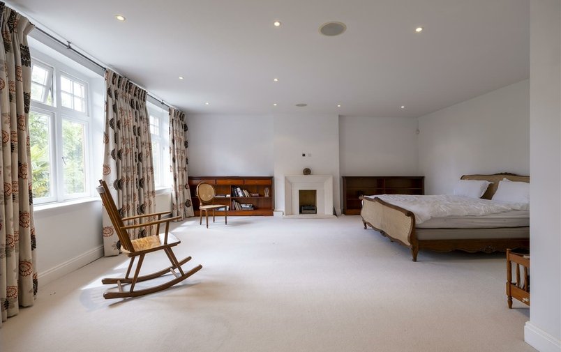 House for sale in Bracknell Gardens, Hampstead