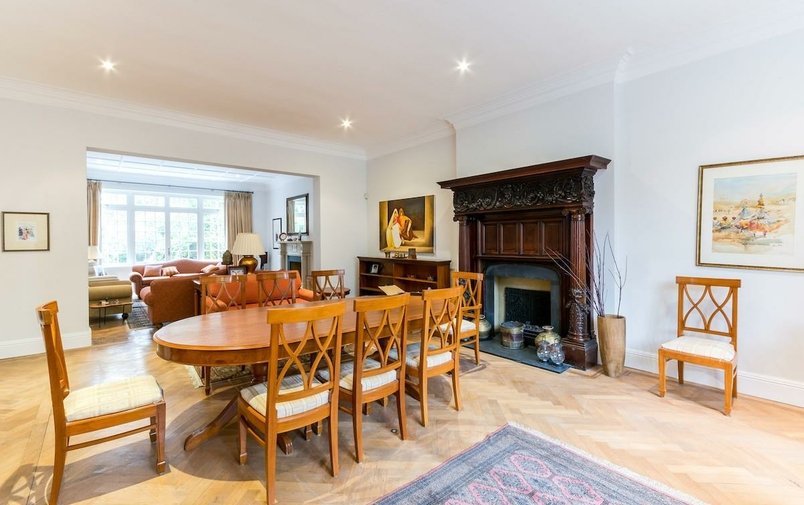 House for sale in Bracknell Gardens, Hampstead