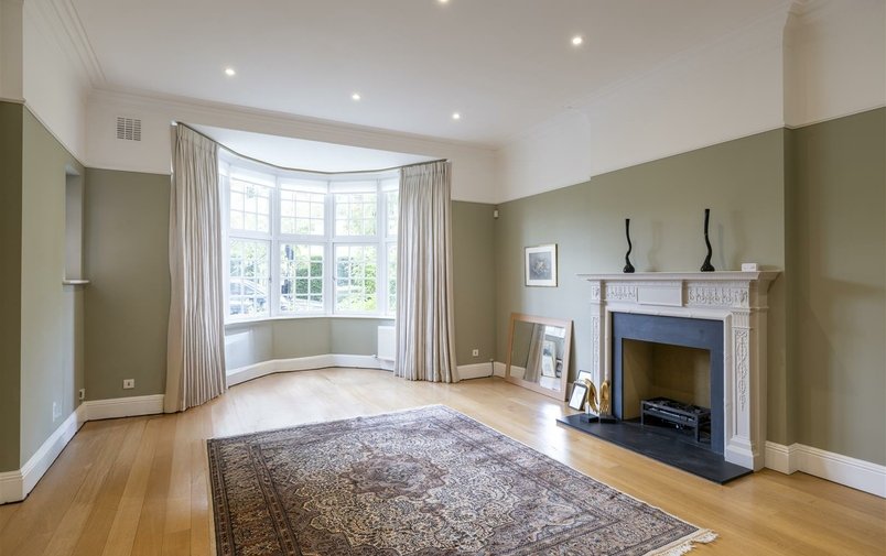 House for sale in Bracknell Gardens, Hampstead
