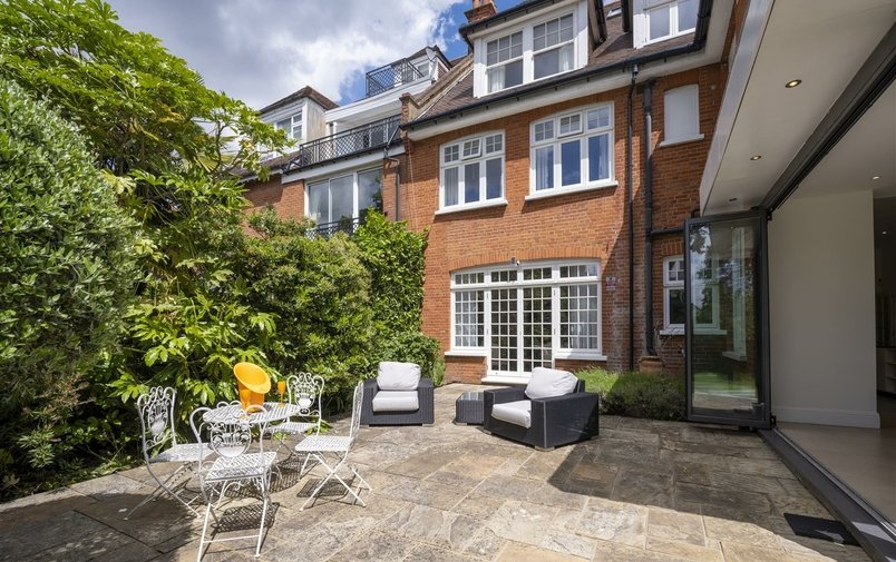 House for sale in Bracknell Gardens, Hampstead