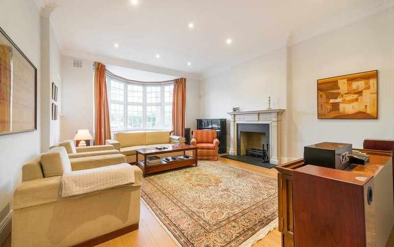 House for sale in Bracknell Gardens, Hampstead