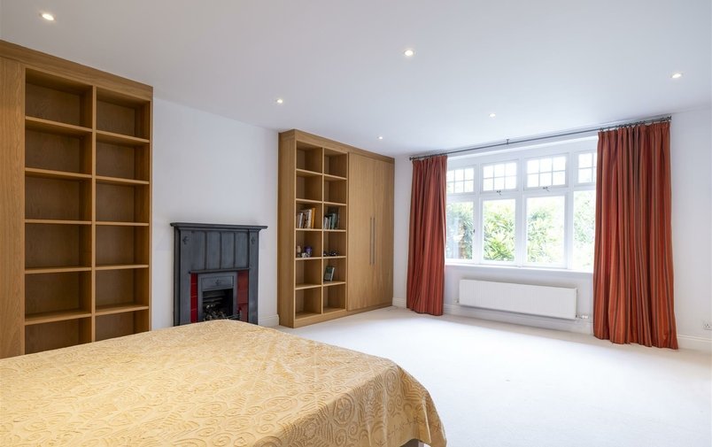 House for sale in Bracknell Gardens, Hampstead