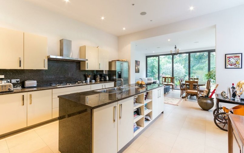 House for sale in Bracknell Gardens, Hampstead