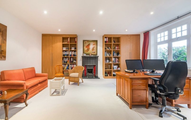 House for sale in Bracknell Gardens, Hampstead