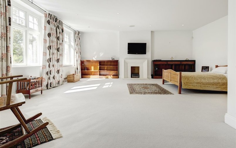 House for sale in Bracknell Gardens, Hampstead