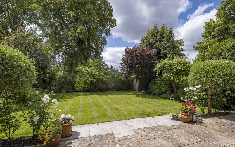 House for sale in Bracknell Gardens, Hampstead