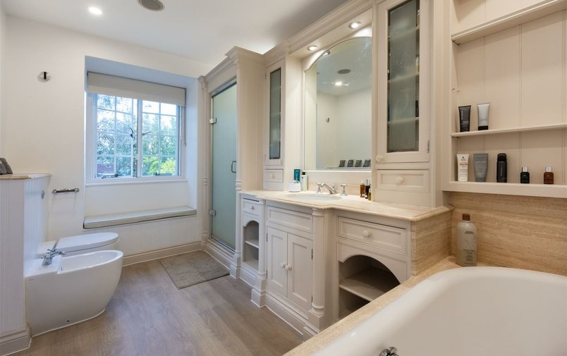 House for sale in Bunkers Hill, Hampstead Garden Suburb
