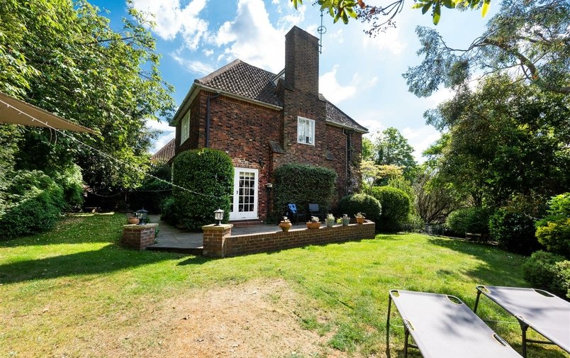 House for sale in Bunkers Hill, Hampstead Garden Suburb