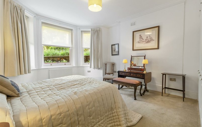 Flat for sale in Cannon Hill, West Hampstead