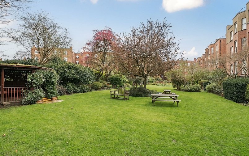 Flat for sale in Cannon Hill, West Hampstead