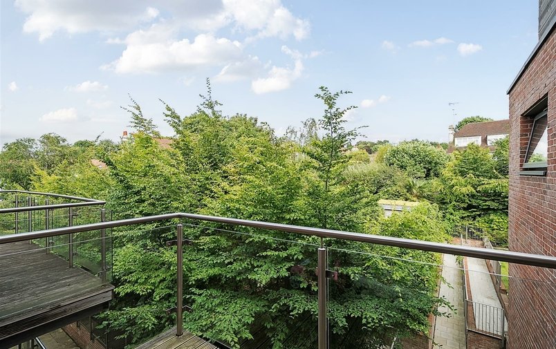 Flat for sale in Finchley Road, Hampstead