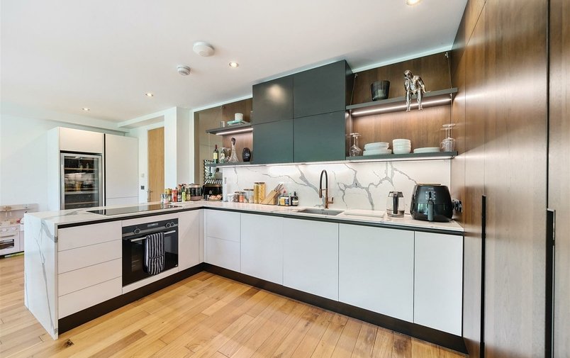 Flat for sale in Finchley Road, Hampstead