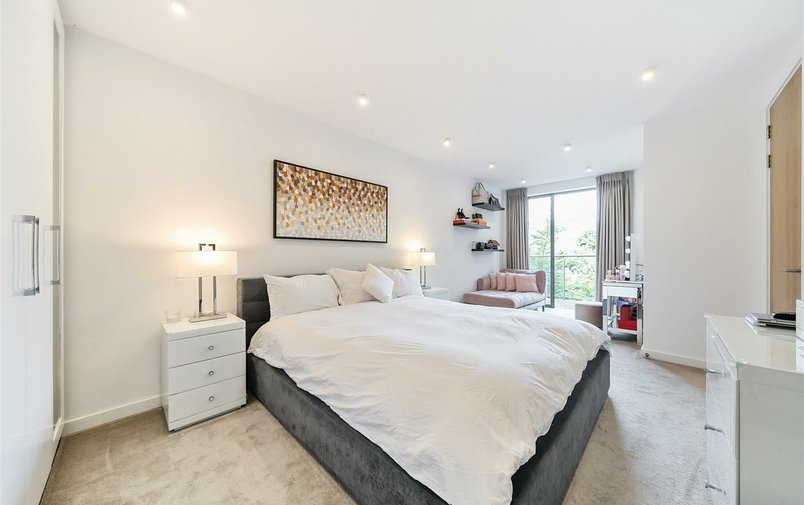 Flat for sale in Finchley Road, Hampstead