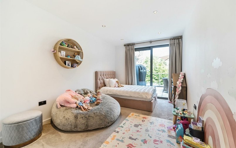 Flat for sale in Finchley Road, Hampstead