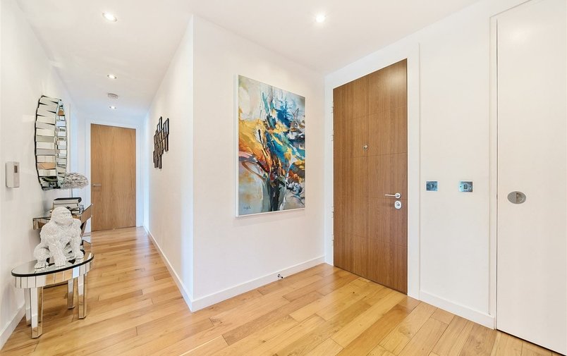 Flat for sale in Finchley Road, Hampstead