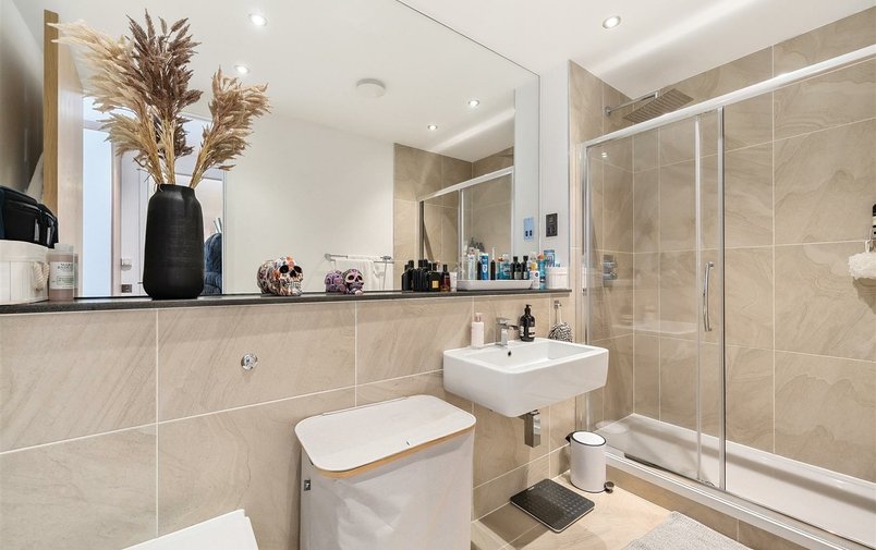 Flat for sale in Finchley Road, Hampstead