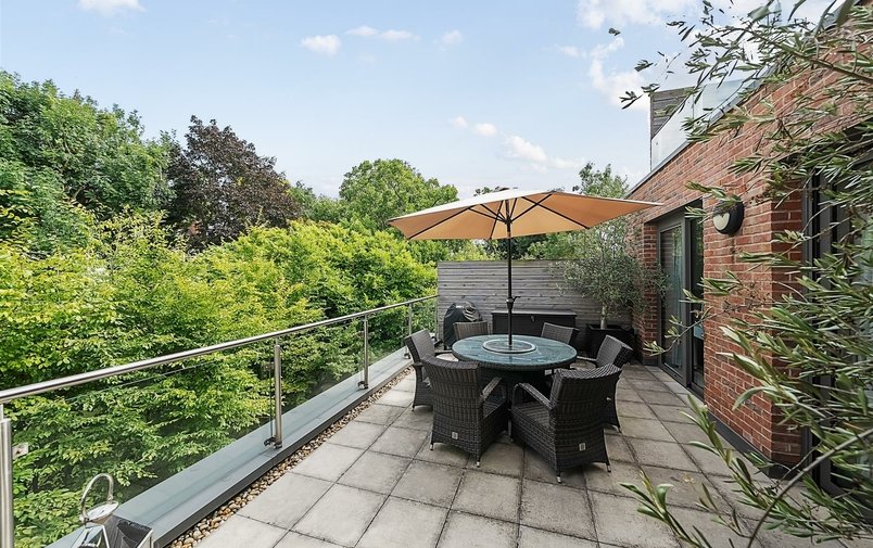 Flat for sale in Finchley Road, Hampstead