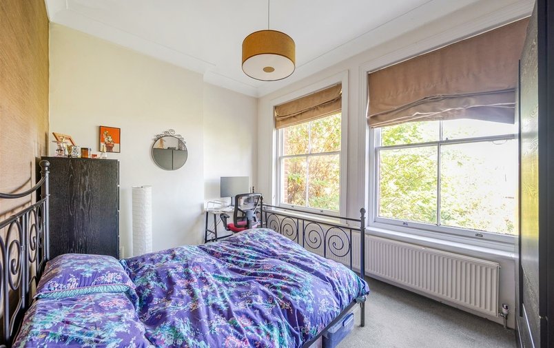 Flat for sale in Compayne Gardens, South Hampstead