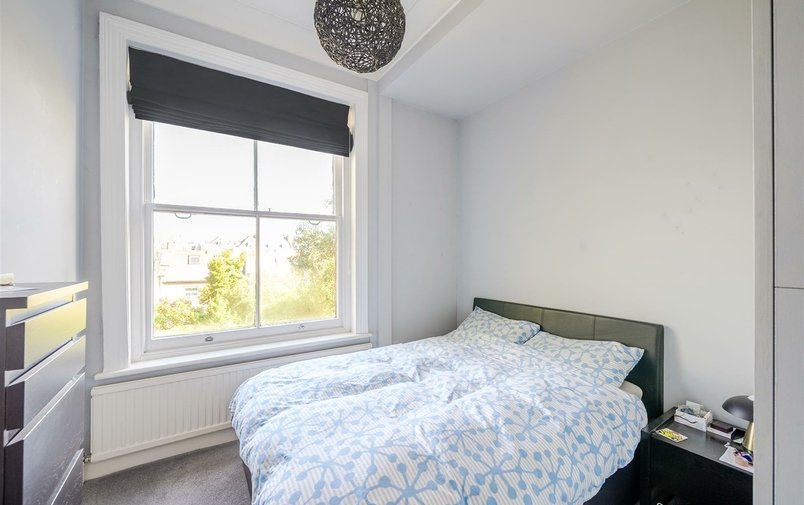 Flat for sale in Compayne Gardens, South Hampstead