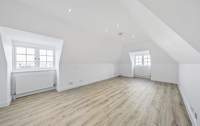 Flat for sale in Corringway, Golders Green