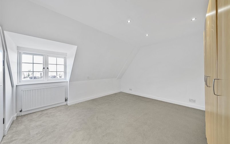 Flat for sale in Corringway, Golders Green