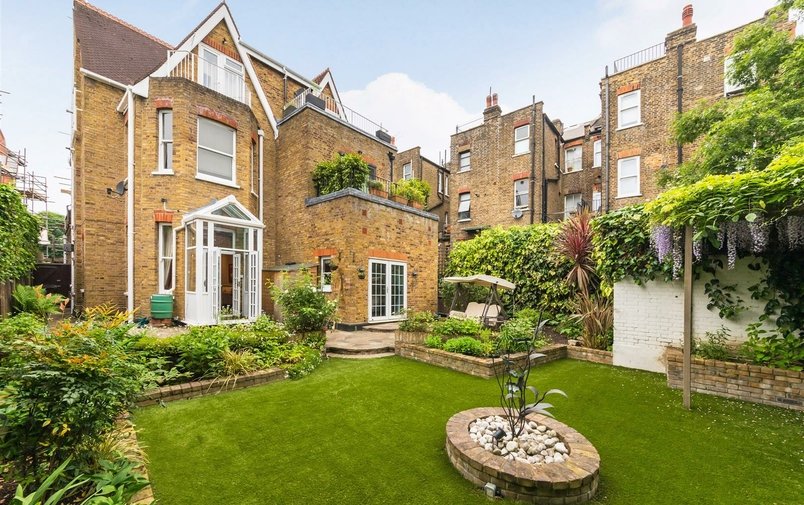 Flat for sale in Crediton Hill, West Hampstead