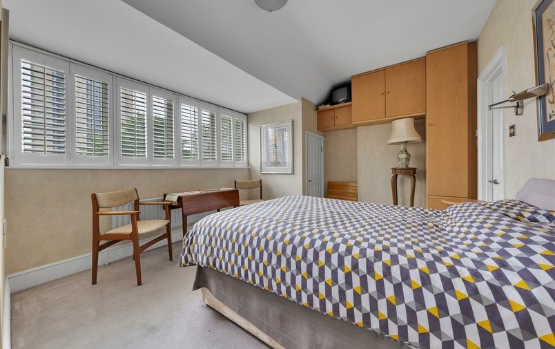 Flat for sale in Eton Avenue, Belsize Park