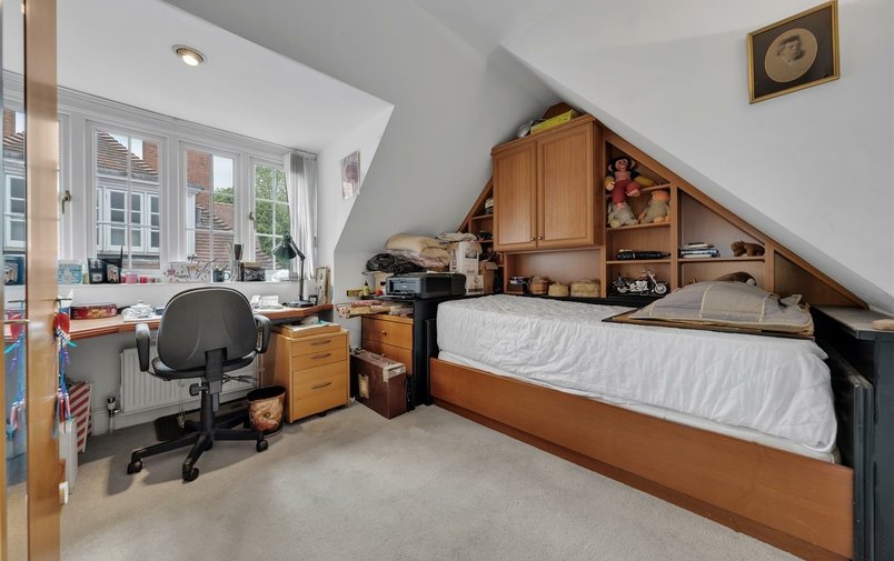 Flat for sale in Eton Avenue, Belsize Park