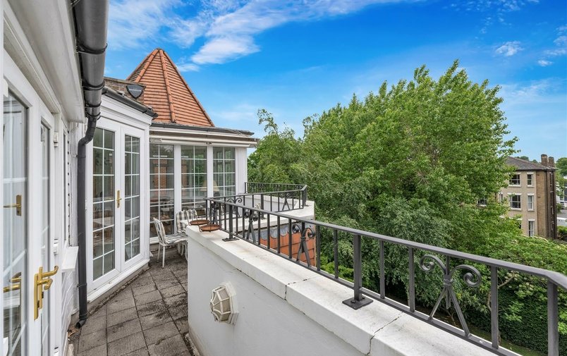 Flat for sale in Eton Avenue, Belsize Park