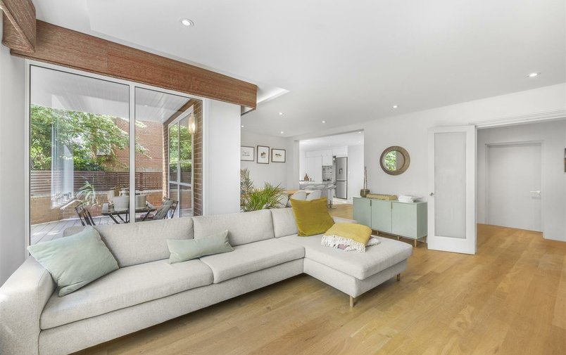Flat for sale in Eton Avenue, Belsize Park