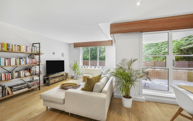 Flat for sale in Eton Avenue, Belsize Park