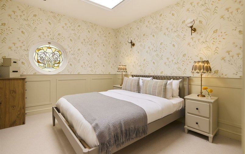 Flat for sale in Eton Avenue, Belsize Park