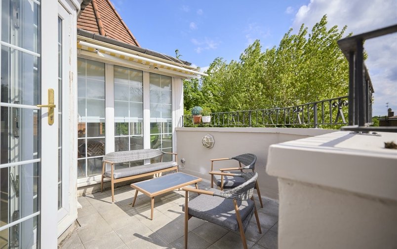 Flat for sale in Eton Avenue, Belsize Park