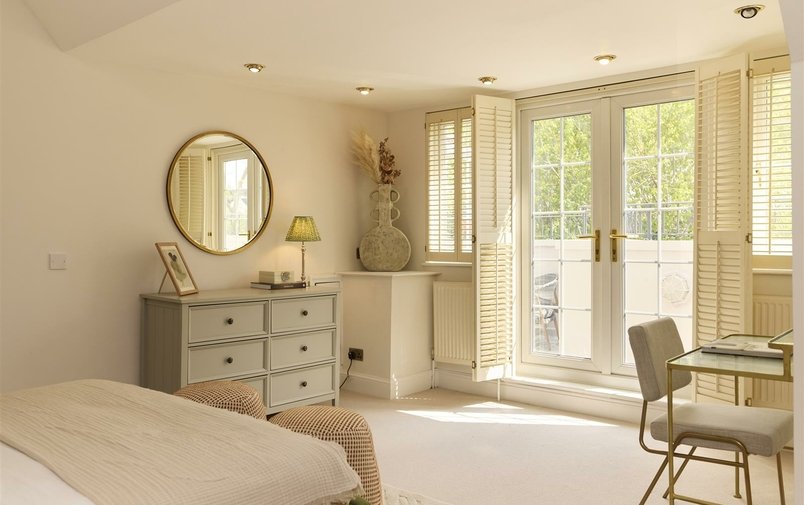 Flat for sale in Eton Avenue, Belsize Park