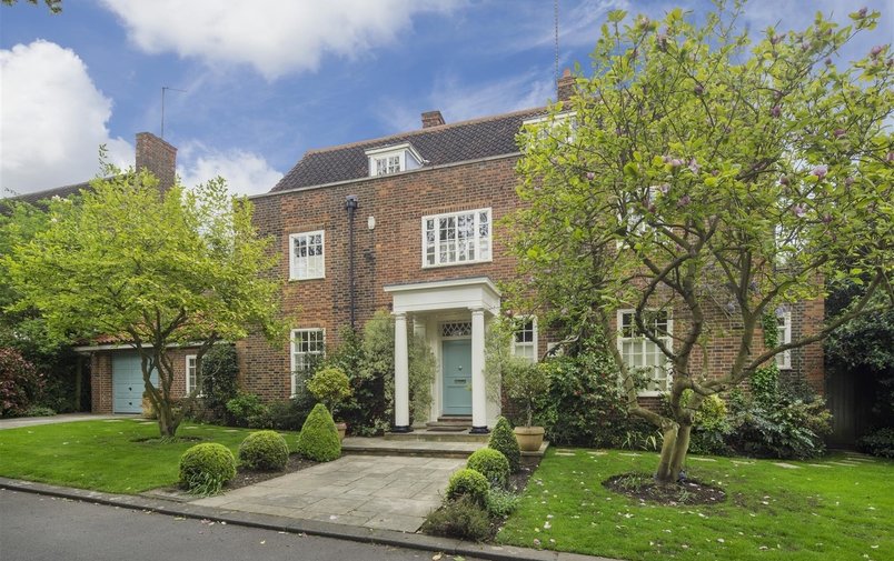 House for sale in Fairway Close, Hampstead Garden Suburb