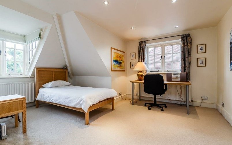 Flat for sale in Ferncroft Avenue, Hampstead