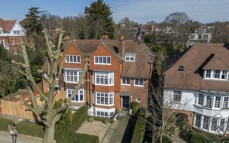 House for sale in Ferncroft Avenue, Hampstead