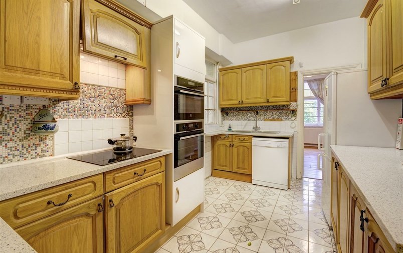 House for sale in Finchley Road, Golders Green