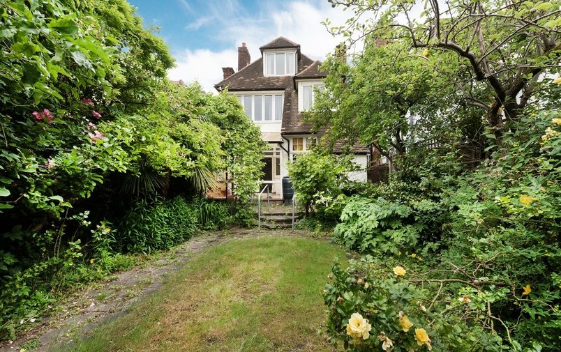House for sale in Finchley Road, Golders Green