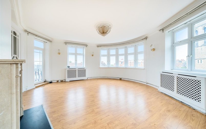 Flat for sale in Finchley Road, Hampstead