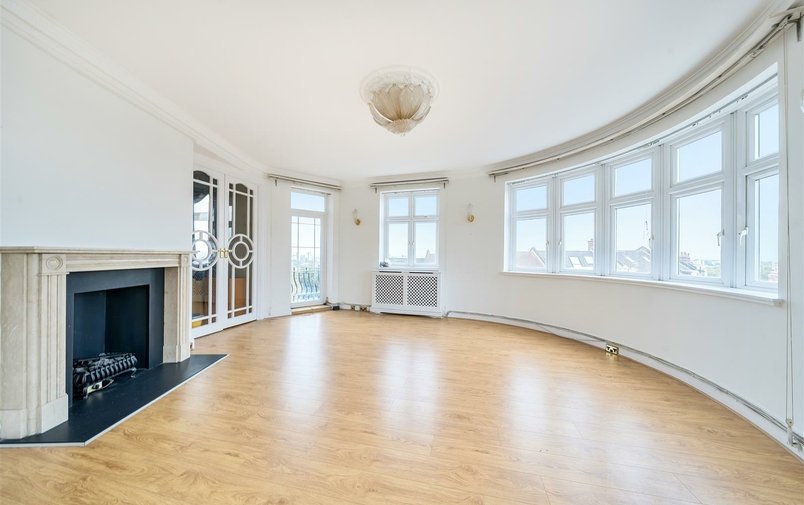 Flat for sale in Finchley Road, Hampstead