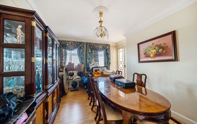 Flat for sale in Finchley Road, Hampstead