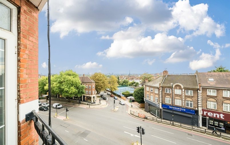 Flat for sale in Finchley Road, Hampstead