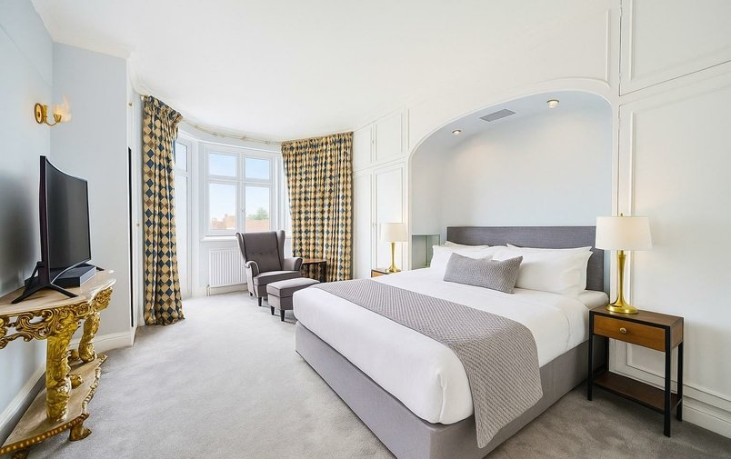 Flat for sale in Finchley Road, Hampstead