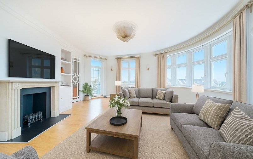 Flat for sale in Finchley Road, Hampstead